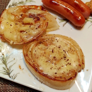 チーズとろける焼き玉ねぎ☆ウインナー添え